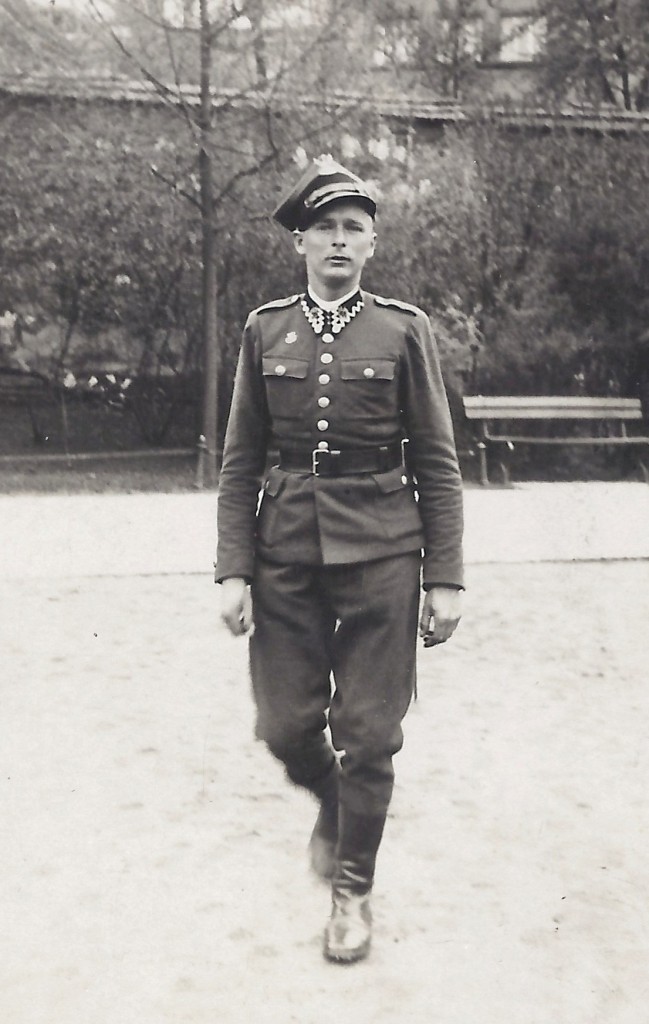 Jan Tomasik photographed in Polish army uniform in Krakow, August 1939